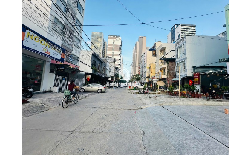 Bán nhà mặt tiền Trần Quang Khải – Khu phố Tây Nha Trang – 4 tầng gần biển